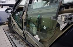 Bei der Brandschadenreparatur im Fahrzeug müssen oft Bauteile getauscht werden. Brandschadenreperatur