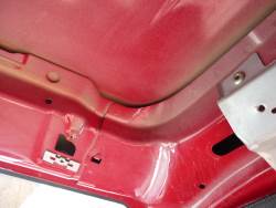 Falls sich Ruß nach einem Brandschaden in Hohlräumen befindet wird die Reinigung sehr aufwendig. Hohlräume im VW Bus