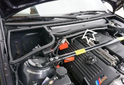 Grenzwertverletzung der Schadstoffmessung verursacht durch eine Gummiabdichtung im Motorraum. Grenzwertverletzung durch Abdichtung